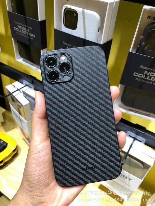 Coque de téléphone légère et texturée en fibre de carbone